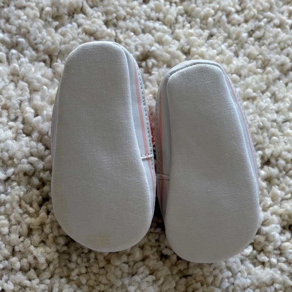 Carter’s Floral Pink White Baby Shoes Sneakers Velcro Girl Bow 0-3 Month - Picture 4 of 7